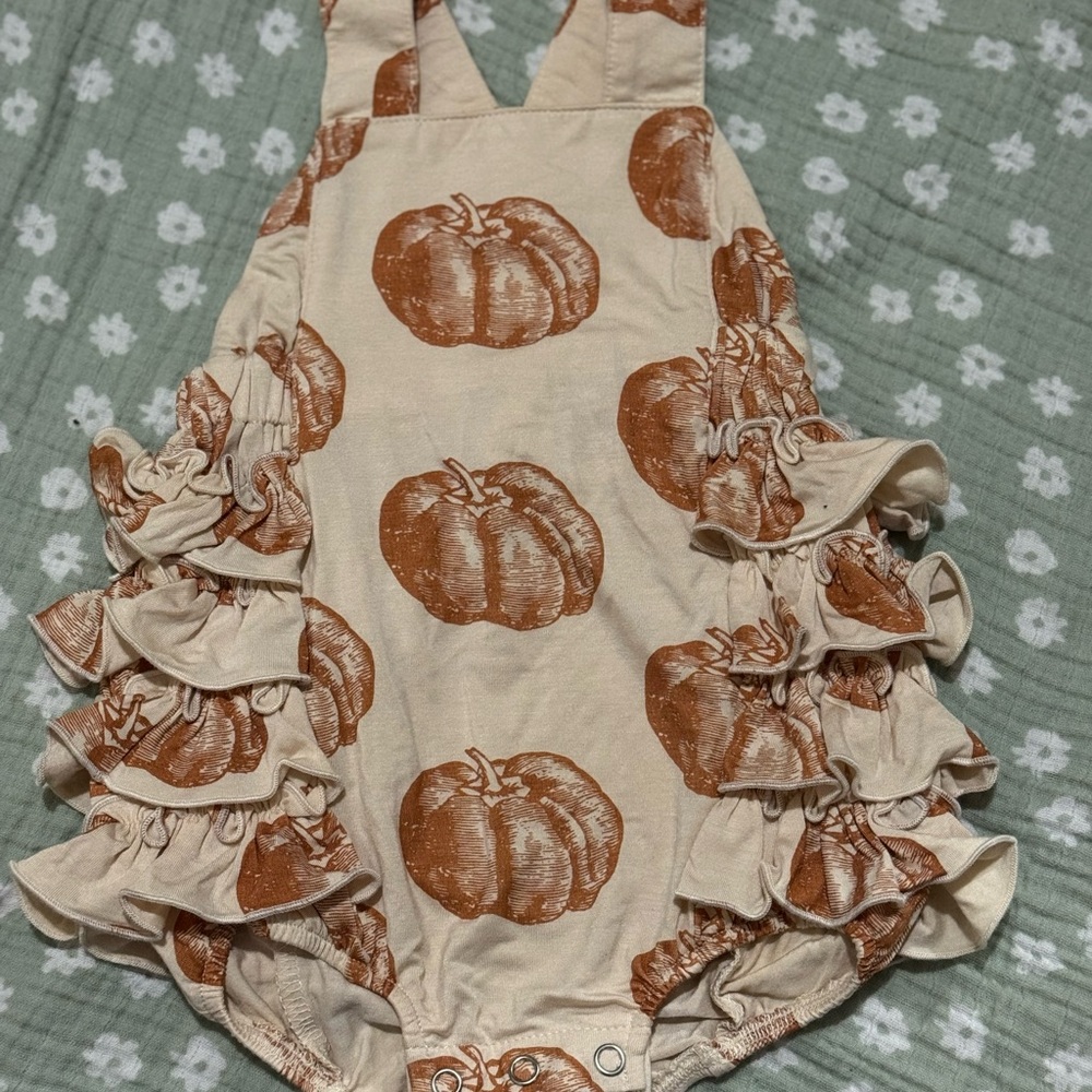 Kate Quinn Pumpkin Ruffle Bubble
